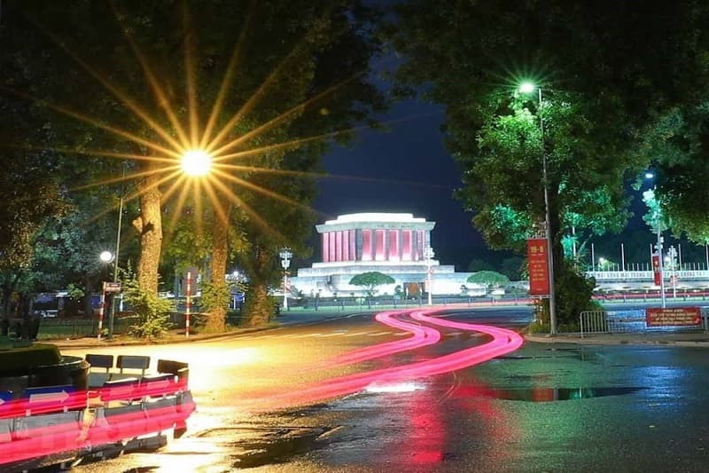 Không khí náo nhiệt tại phố Tạ Hiện về đêm