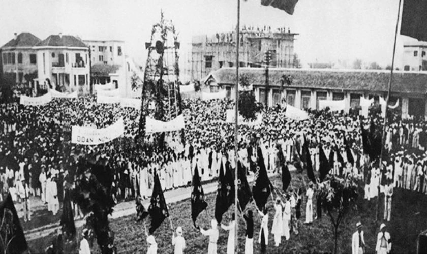 Không khí tưng bừng của ngày lễ 1/5 tại một thành phố ở Việt Nam