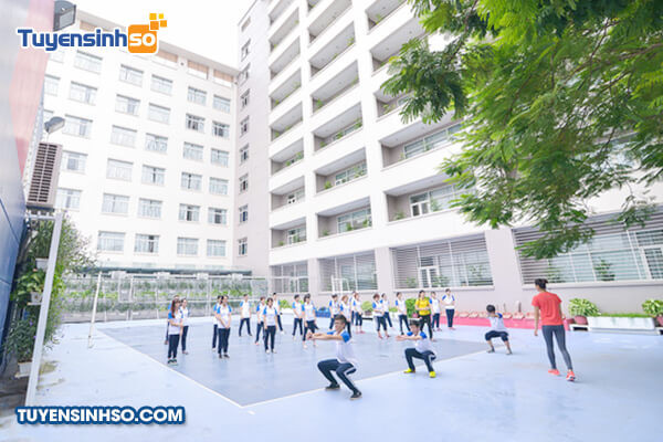 Khu vực thể thao và sân bãi tại Đại học Thăng Long cho sinh viên rèn luyện