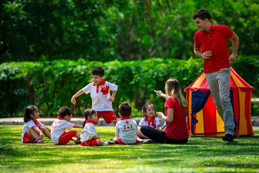 Khu vực vui chơi trong nhà của trường mầm non quốc tế Maple Bear Tân Phú