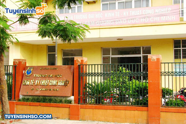 Khuôn viên chính Trường Đại học Kinh tế Kỹ thuật Công nghiệp tại Hà Nội