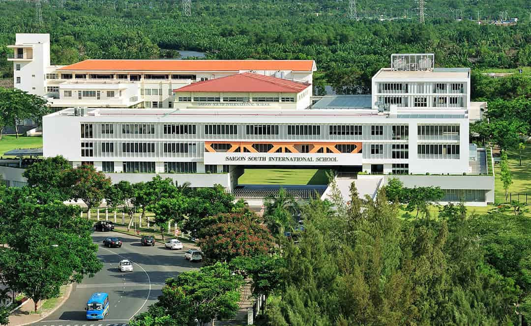 Khuôn viên rộng lớn của Trường Quốc Tế Nam Sài Gòn (SSIS) tại Quận 7