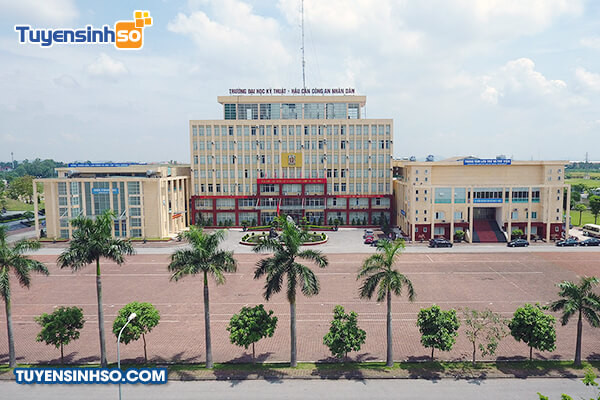 Khuôn viên rộng rãi của Trường Đại học Kỹ thuật - Hậu cần Công an nhân dân