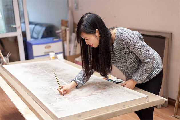 Kỹ thuật vẽ tranh lụa bằng cách đi màu lớp lớp