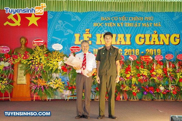 Lễ khai giảng năm học tại Học viện Kỹ thuật Mật mã (cơ sở phía Bắc) với sự tham gia của sinh viên và giảng viên