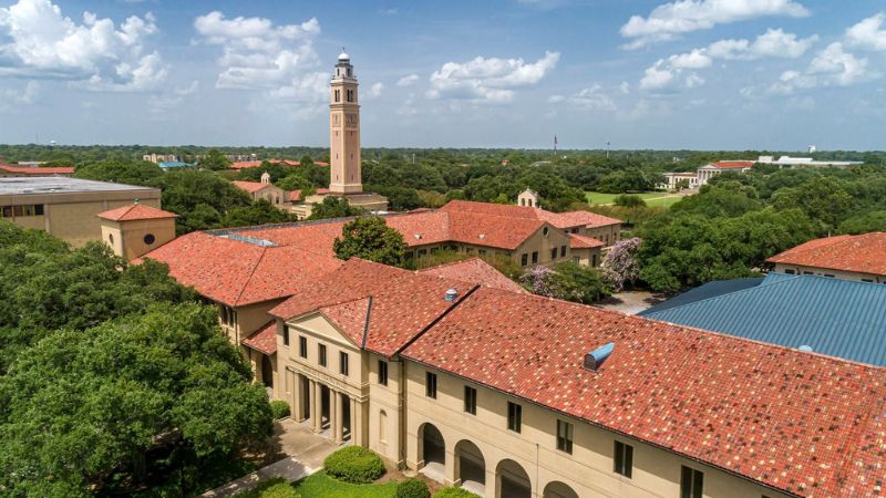 Louisiana State University (LSU), nổi bật với chương trình kỹ thuật và hợp tác công nghiệp