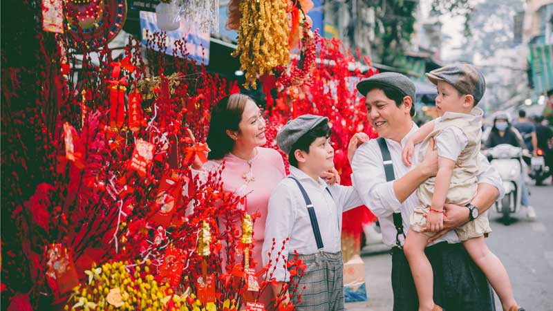 Lựa chọn ảnh Tết 2025 với bố cục hài hòa cho thiết bị