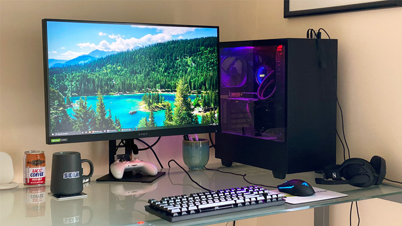 Lựa chọn giữa máy tính để bàn PC và laptop cá nhân, tùy thuộc vào nhu cầu làm việc, giải trí hoặc học tập cụ thể của người dùng