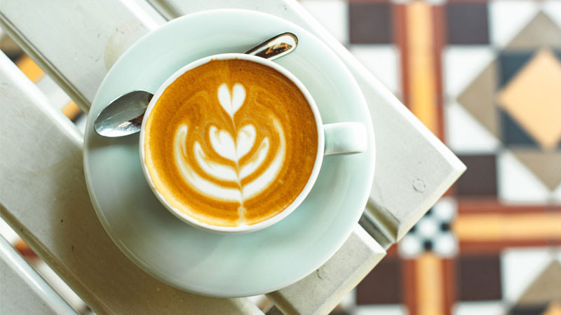 Ly cà phê thơm ngon, biểu tượng quen thuộc của CF (Coffee) trong cuộc sống hàng ngày