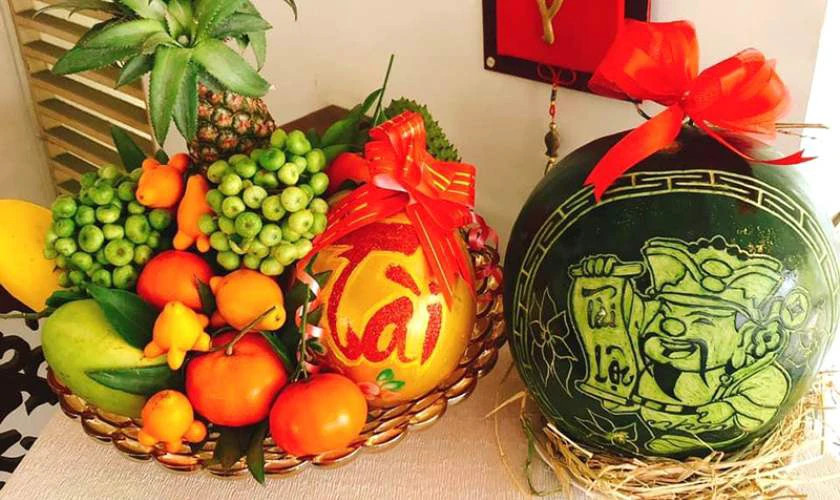 Mâm ngũ quả hiện đại với dưa hấu điêu khắc