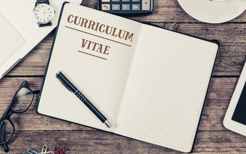 Mẫu bố cục CV chuyên nghiệp với các mục Thông tin cá nhân, Kinh nghiệm, Học vấn và Kỹ năng.