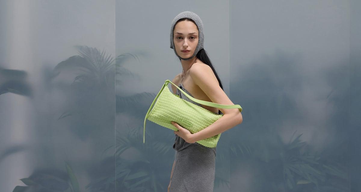 Màu cam nổi bật khi phối cùng các tông màu trung tính như trắng, đen, xám tạo vẻ hiện đại và thanh lịch