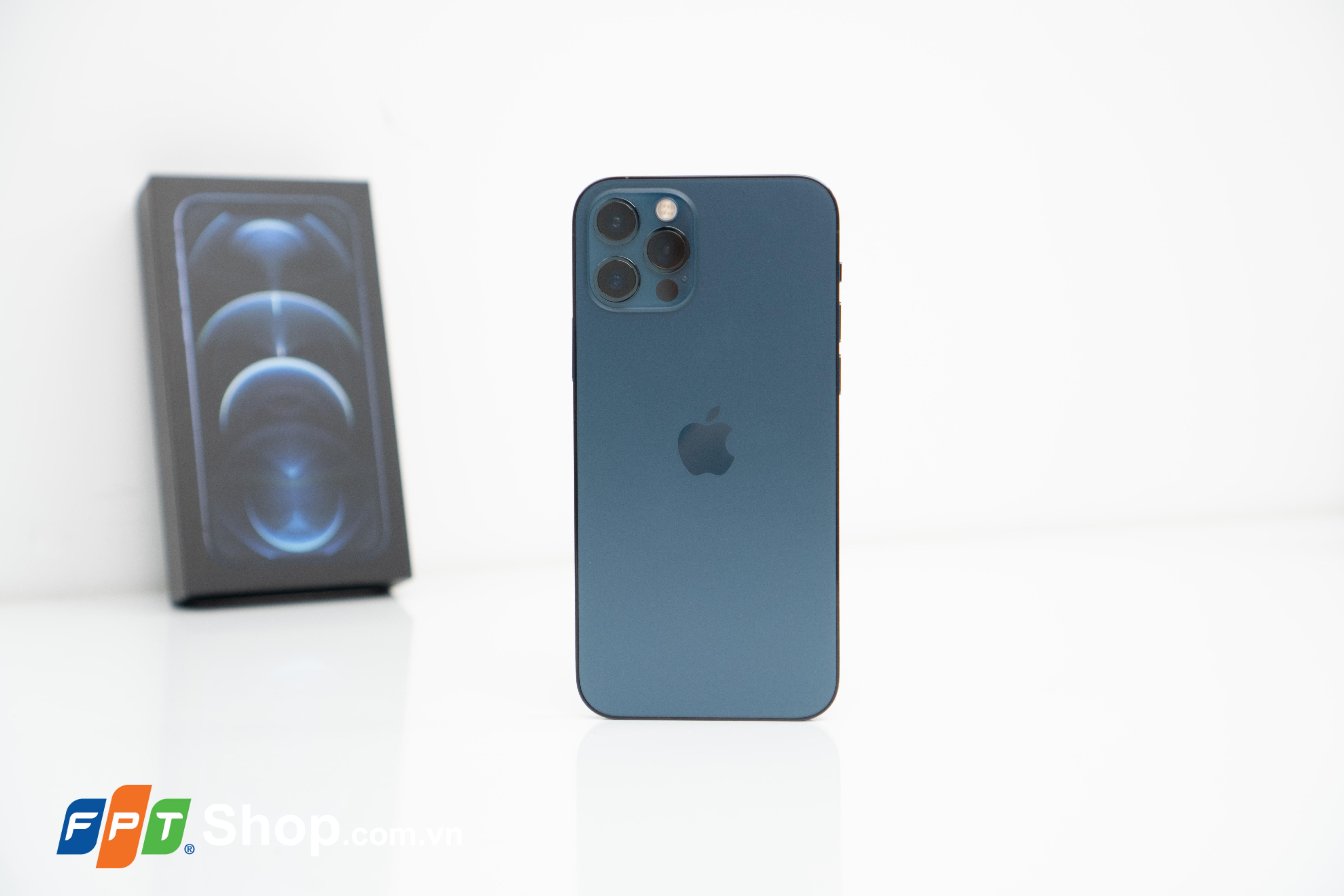 Khám phá sắc xanh Pacific Blue độc đáo trên iPhone 12 Pro Max.