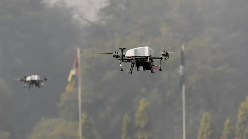 Máy bay không người lái (UAV) được trang bị cảm biến để thu thập dữ liệu khí tượng