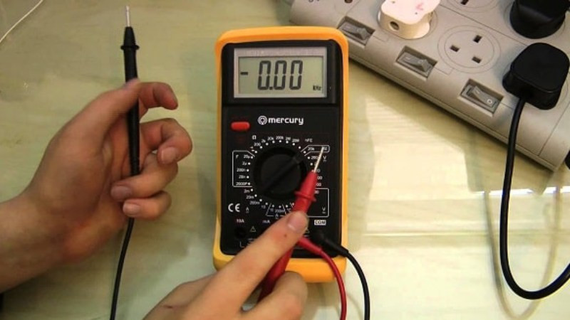 Minh họa các hiện tượng vật lý liên quan đến tần số như sóng, dao động hoặc ánh sáng