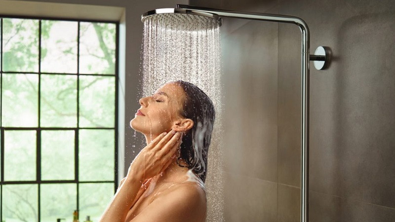 Minh họa các ký hiệu hoặc quy trình kiểm định theo tiêu chuẩn EMC cho thiết bị điện tử