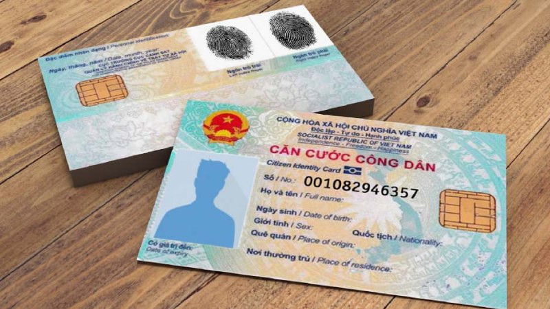 Minh họa các thiết bị cần thiết để đăng ký tài khoản định danh điện tử, bao gồm điện thoại thông minh và thẻ CCCD gắn chip