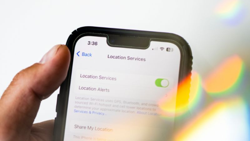 Minh họa cách các ứng dụng hoặc trang web sử dụng Location Services để yêu cầu truy cập vị trí của người dùng