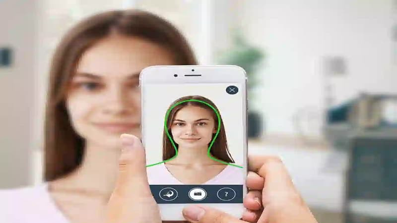 Minh họa chụp ảnh hộ chiếu bằng điện thoại di động