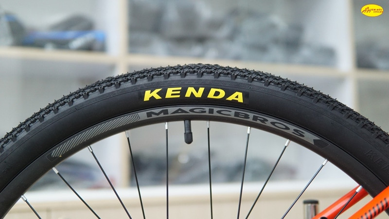 Minh họa chuyển động tròn của vành bánh xe đang quay