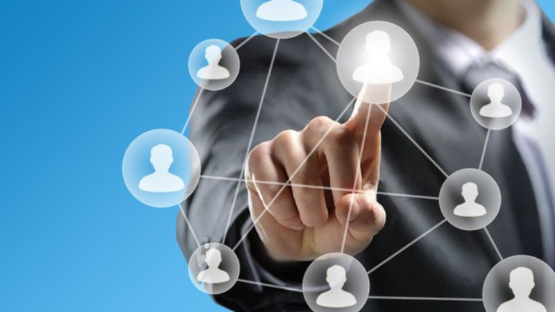 Minh họa vai trò quản lý và kiểm duyệt nội dung của Moderator trên diễn đàn