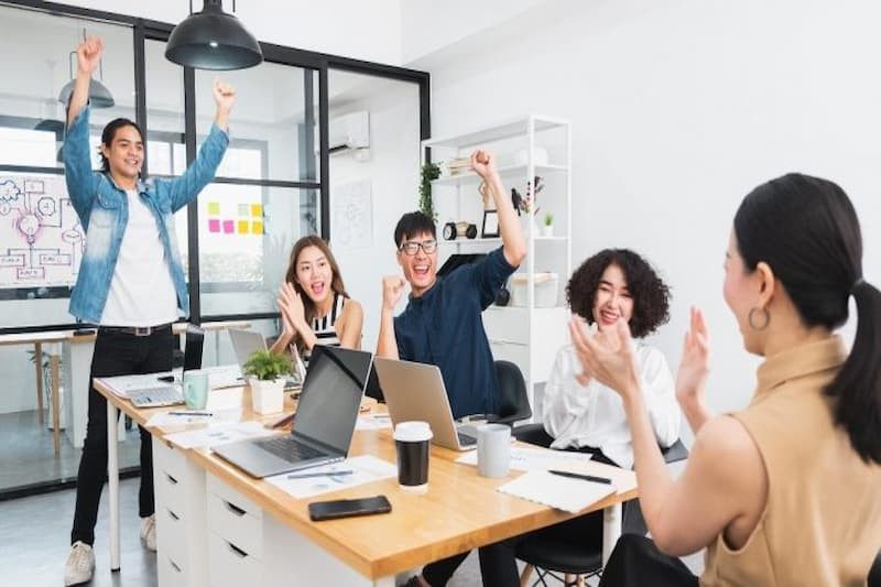 Mô hình Hybrid Working ưu tiên làm việc tại văn phòng (Office-First)