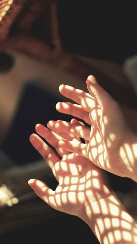 Một bức ảnh &quot;siêu deep&quot; với tông màu trầm, thể hiện tâm trạng buồn đầy suy tư