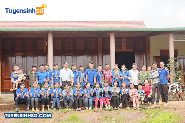 Một góc khác của tòa nhà chính Trường Cao đẳng Kinh tế TP.HCM