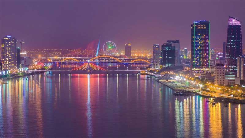 Một góc khác của TP.HCM về đêm với cầu Thủ Thiêm bắc qua sông