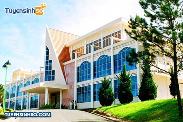 Một góc kiến trúc đặc trưng tại Đại học Đà Lạt