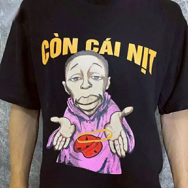 Một trong những hình ảnh meme hài hước về 'còn mỗi cái nịt' được chia sẻ rộng rãi