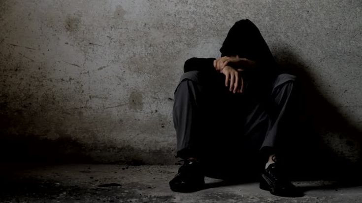 Nam giới sadboiz gục đầu thể hiện sự suy sụp