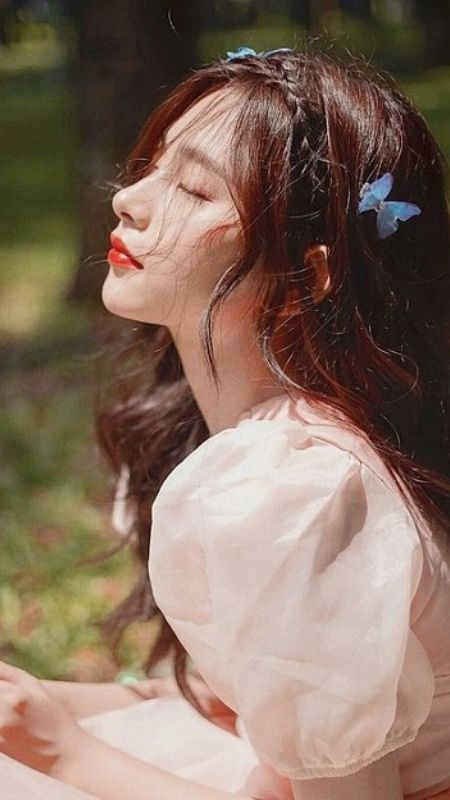 Nàng princess xinh đẹp, đắm chìm trong thế giới riêng của mình