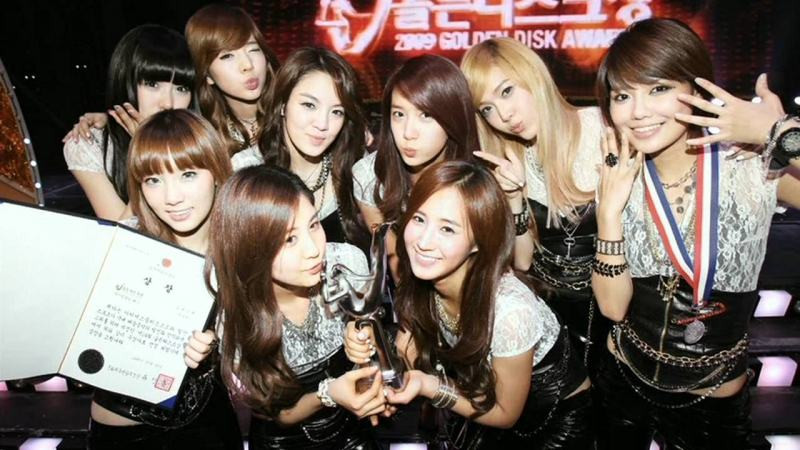 Nghệ sĩ nhận cúp Daesang trên sân khấu, minh chứng cho việc tăng cường vị thế trong làng giải trí