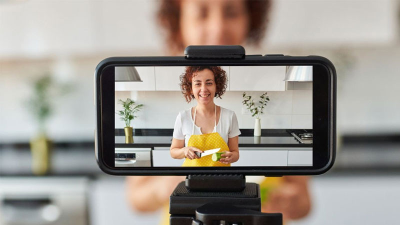 Nghiên cứu các Vlog khác để học hỏi kinh nghiệm và tìm cảm hứng