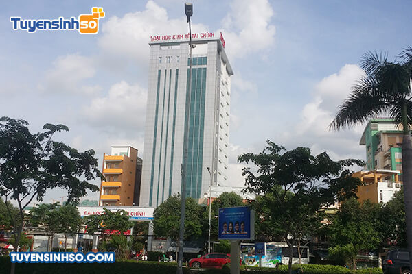 Ngoại cảnh hiện đại của Trường Đại học Kinh tế - Tài chính TP.HCM (UEF) tại cơ sở chính