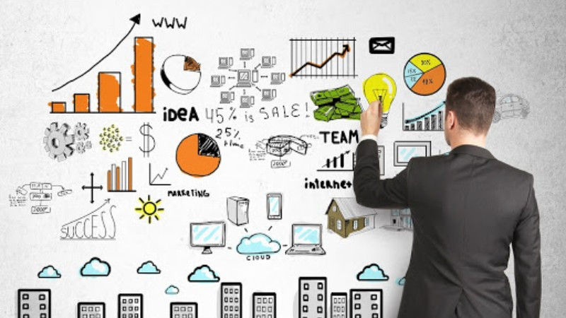 Người chuyên nghiệp với kiến thức sâu rộng và kỹ năng chuyên môn vững vàng trong công việc