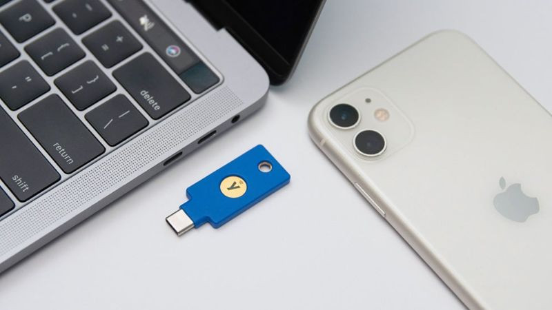 Người dùng có thể gặp khó khăn khi làm mất hoặc quên mang theo khóa bảo mật YubiKey vật lý.