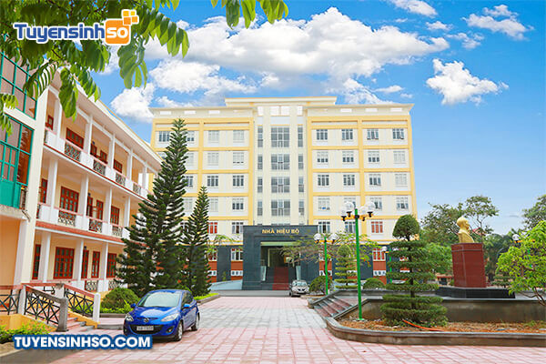 Nhà hiệu bộ Trường Đại học Hạ Long