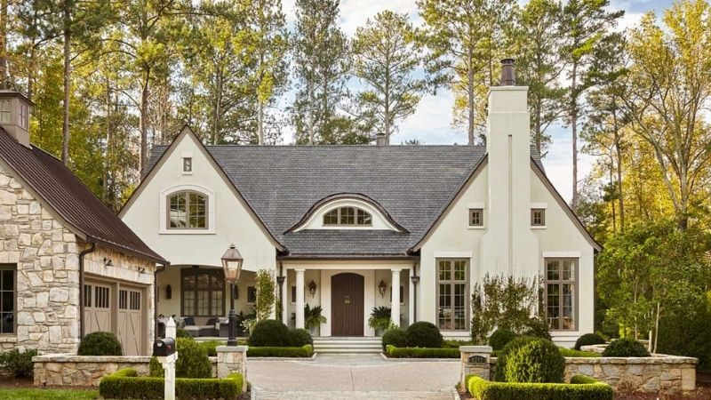 Nhà phố phong cách Bắc Âu với tông màu trắng và xám