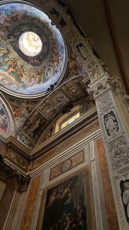 Nhà thờ lớn nhìn từ bên ngoài