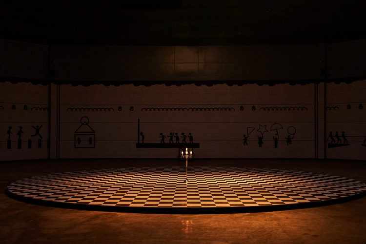 Nhân vật Seong Gi-hun và lính canh