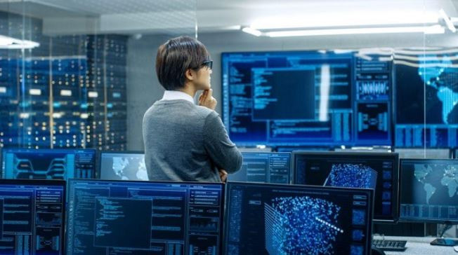 Nhóm sinh viên thảo luận về yêu cầu học ngành Khoa học máy tính