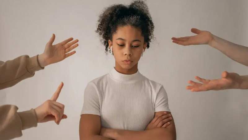 Nhu cầu được xã hội và bạn bè chấp nhận là nguyên nhân chính gây áp lực đồng trang lứa