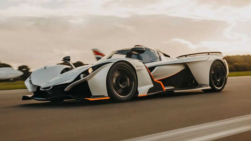 Nội thất hiện đại của một chiếc xe thể thao