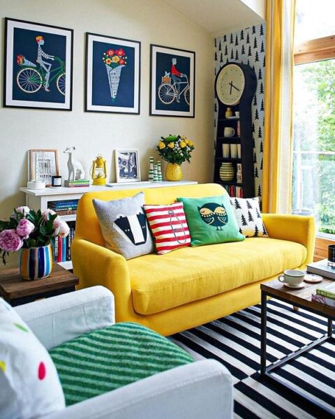 Nội thất phòng khách hiện đại với tường và sofa màu xanh ghi sang trọng, tinh tế