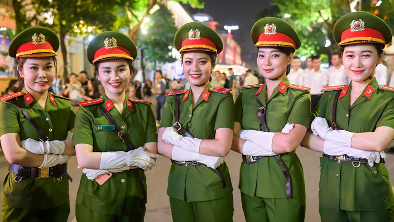 Nữ bộ đội duyệt binh