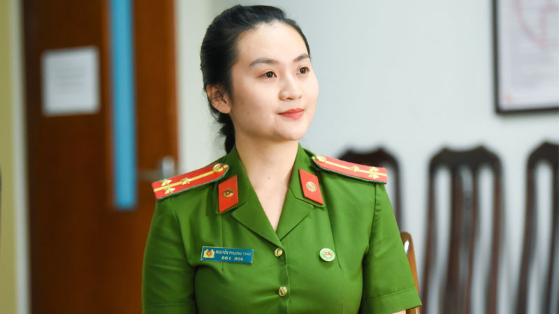 Nữ công an tham gia lễ diễu hành