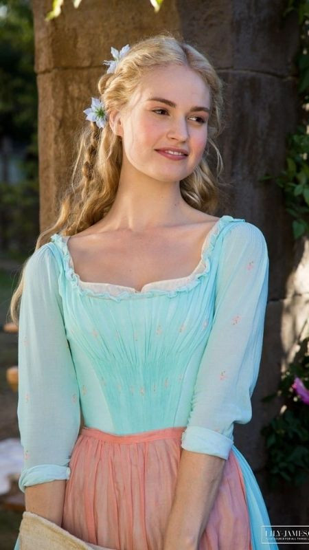 Nụ cười nhẹ nhàng nhưng vẫn khiến bao trái tim thổn thức