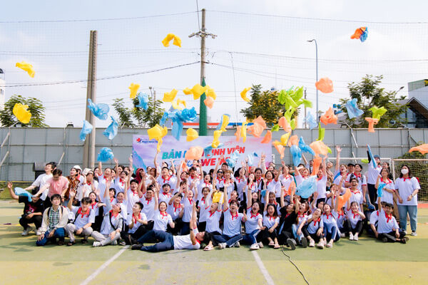 Nụ cười rạng rỡ của sinh viên sau hoạt động tập thể